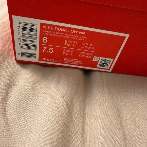 Nike Dunk Low - Picture 2 of 7